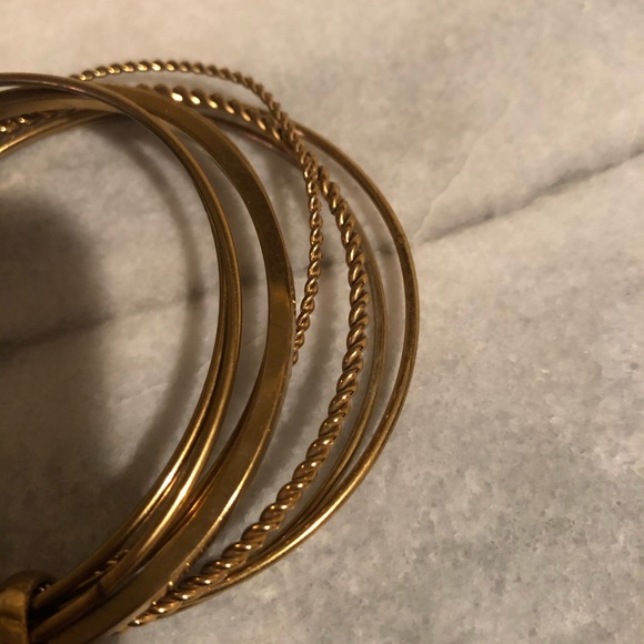 ๐ Juicy Couture gold tone bracelet, heart accent - Picture 6 of 7